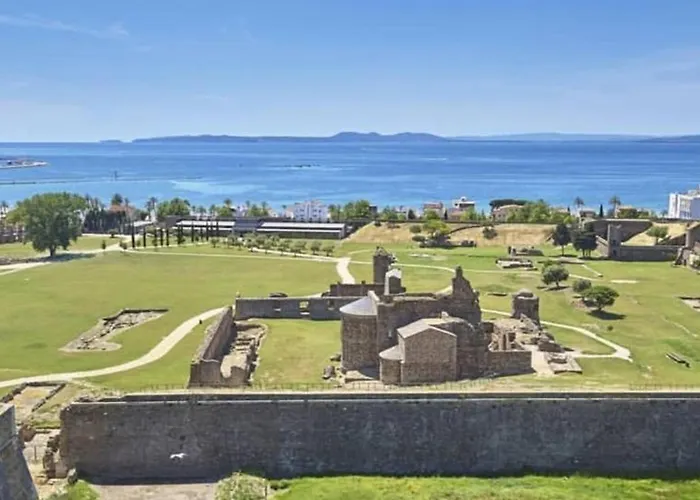 Espacioso Con Terraza Y Barbacoa, A 200m De La Playa En - Es-258-74